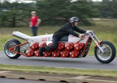 Bike with 24 chainsaw engines!