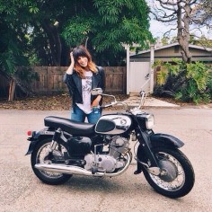 Biker girl ❤️ Women Riding Motorcycles ❤️ Girls on Bikes ❤️ Biker Babes ❤️ Lady Riders ❤️ Girls who ride rock ❤️t
