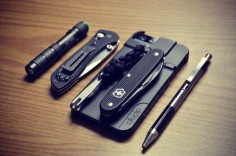 Black and chrome EDC Black Swiss Knife - buy on Amazon Ollocip Phone Case - buy on Amazon Everyday Carry - EDC - Men's accessories