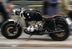 BMW R100, beautiful. I especially like that it doesn't have the ironing board seat or the rear cowl either,