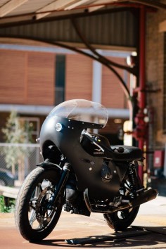 Brad’s Moto Guzzi v7 Cafe Racer – Throttle Roll