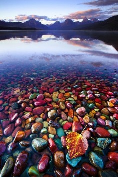 Bucket List ALERT!!! MUST go to Pebble Shore Lake in Glacier National Park,  my goodness, that's gorgeous!!!