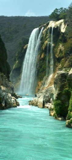 Cascada Tamul (Tamul Falls) in San Luis Potosí, México
