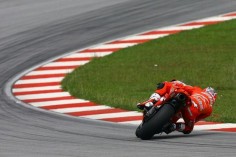 Casey doing what only he could- taming the  how good could motogp be right now with Lorenzo, Pedrosa, Marquez, Rossi with Casey staying and Marco Simoncelli still with us all on top bikes. With Ducati back where they should be- at the front- that could be ten factory prototypes all with riders capable of winning. Shame.