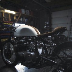 /// CB500 cafe racer by Kinetic Motorcycles - doesn't get any sexier