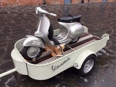 classy way to transport your #Vespa #oldtimer