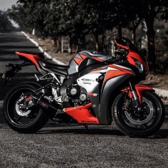 Clean CBR 1000RR Go visit and shop on the new site! Mobile Web Page Live  New Shirts and Hoodies Available Click the Link in my Bio  #honda #cbr #1000rr #