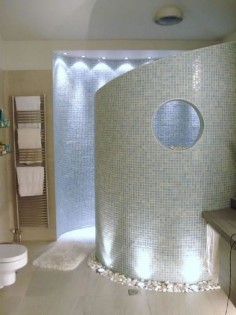 Curved walk in shower