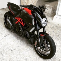 Custom Ducati Diavel by George Tchor of Kreater Customs