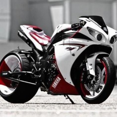 Custom R1 Yamaha- If I knew how to drive a motorcycle I would totally drive this!