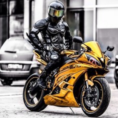 Dark Knight Gold R6 Via : @mayane ruviero For S/O Tag Pics #chairellbikes4life #r6#yzf#yamaha #motorcycle #motorcycles #bike #TagsForLikes #ride #rideout #bike #biker #bikergang #helmet #cycle #