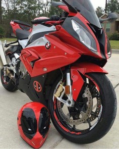 Deadpool motorbike and helmet?! This BMW S 1000 RR fits so well! ♥