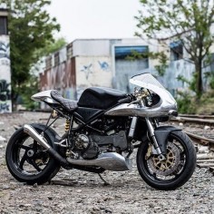 Ducati 748 Cafe Racer - Tim harney Motorcycles - Photos by Adam Lerner #motorcycles #caferacer #motos |