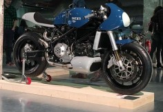 Ducati 749 Cafe Racer by deBolex Engineering #motorcycles #caferacer #motos |
