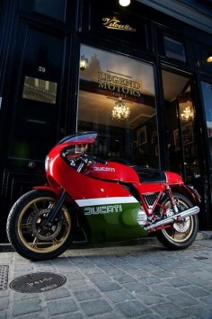 #Ducati 900