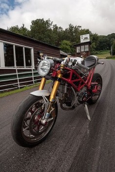 Ducati #CafeRacer #TonUp