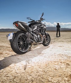 Ducati Diavel 2015 Photos and Video