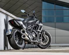 ducati-diavel-carbon-motorcycle-designboom-04