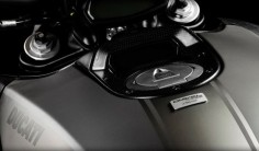 Ducati Diavel Titanium : Arte y lujo