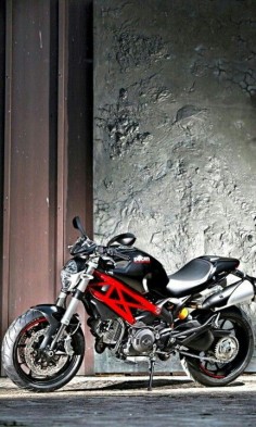 Ducati monster 796 Lost the original source of the pic.