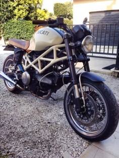 Ducati Monster retro custom by Simone de Ranieri from Pisa Italy