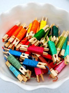 Embroidery floss can be such a mess ... but here's a brilliant idea for keeping it easily untangled and easy to work with.