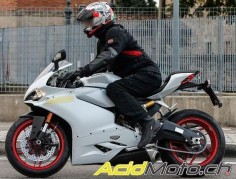 First spy shots of the new Ducati 959 Panigale motorcycle!