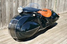 Henderson KJ Stearmliner custom built by Orley Ray Courtney in 1934 ... Courtney's first interpretation of a thoroughly modern motorcycle emerged in 1934 in the form of this streamliner, powered by a 1,300cc four-cylinder engine from a Henderson Model KJ, the final generation of the company’s production. Courtney’s machine was like nothing that had come before it.