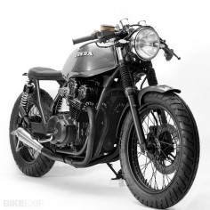 Here's the latest from Florida's Steel Bent Customs: the mighty "Hoang Build" Honda CB750. Dig?