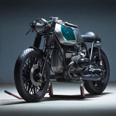 Holy sheep shit, what a stunner. Perfectly balanced BMW R100 cafe racer built by the cats over at Barcelona's @Kiddo Motors. Can't get enough of this one. #dropmoto #caferacerculture #caferacers #caferacersofinstagram #bmw #r100 #boxer #caferacer #caferacerporn #builtnotbought #vintagemotorcycle