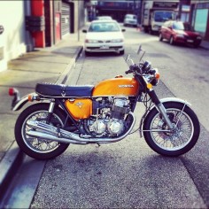 Honda vintage moment:: Just like my Dads 1st Honda back in 1969, a Gold 350 four