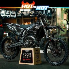 Hot or not? The "Hell Raiser" a full custom Yamaha yz125 2016 made by @jeskemxcustoms . Amazing photo by @blutes77 . #hotornotmx #dirtbike #motocross #yamaha #yamahamx #yz125 #yz250 #dirtbikes #mxlife #fmx