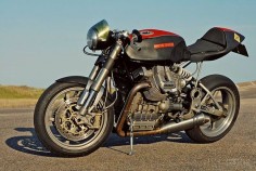 I really like the look on this Guzzi. I would move the headlight closer to the forks and lower it. Otherwise near perfection.
