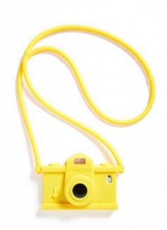 iPhone cases for the fashion girl! Moschino camera iPhone 5 case