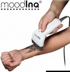 I've always wanted a tatoo, but I'm such a wuss. Apparently you can have a new one everyday with this awesome gadget!
