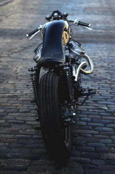 Jewel on wheels. Honda CX500 #CafeRacer by Auto Fabrica. Una moto con la base de una #Honda que te ofrece un diseño elegante y lleno de detalles |
