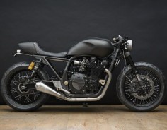 Modern bike with a 70's  Yard Built XJR1300 Monkeefist ~ Return of the Cafe Racers