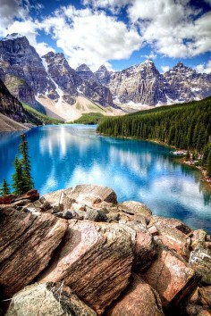 Moraine Lake, Banff NP - Things to see near Vancouver, Canada