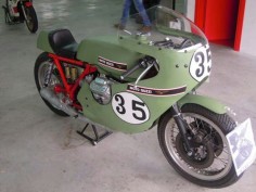 Moto Guzzi V7 racer