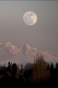 Mt. Baker, WA Full Moon