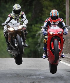 Neil Hodgson and Michael Neeves on Aprilia RSV4 and Ducati 1198 | Isle of Man 2012