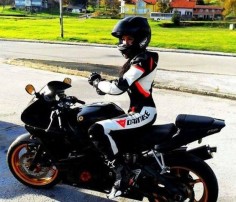 Nice to see pic of a woman riding a proper bike in proper gear (although how did this R6 turn up in my GSXR search?!)