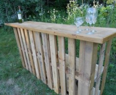 Outdoor bar made of pallets. Great for parties.