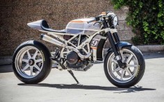 RSD KTM 690 CafeMoto - American custom shop Roland Sands Design tinkers with the KTM 690 Duke to impressive effect with the KTM 690 Cafe Moto. Built to turn heads and hearts, the Austrian-based donor bike is likely to ensure the creation rides as wickedly as it looks.