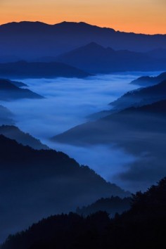Sea of clouds from Tenguki Pass, Nara, Japan