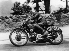 Stanley Woods on Moto Guzzi in 1935 Isle of Man, Senior TT Race Fotoprint - bij 