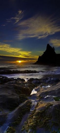 Sunset at Rialto Beach in La Push on the Pacific coast of Washington's Olympic Peninsula • photo: Bern Harrison on Flickr