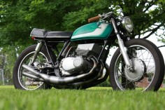 Suzuki gt380 with Jemco expansion chambers. I want these pipes so bad!!!