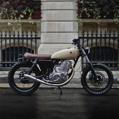 Tempted by the 'new' fuel injected Yamaha SR400? The English workshop Auto Fabrica has just taken the classic middleweight to a whole new level of style. See more at
