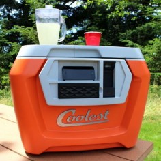 The Coolest Is A Cooler With A Built-In Blender, Speaker, And USB  Whaaaat?! I want this!!!
